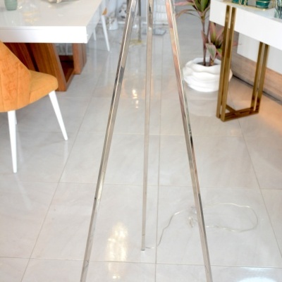 Candeeiro de Pé Alto s/ Abat Jour