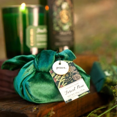 Sabonete&#x20;Pinho&#x20;da&#x20;Floresta&#x20;em&#x20;Veludo&#x20;150g