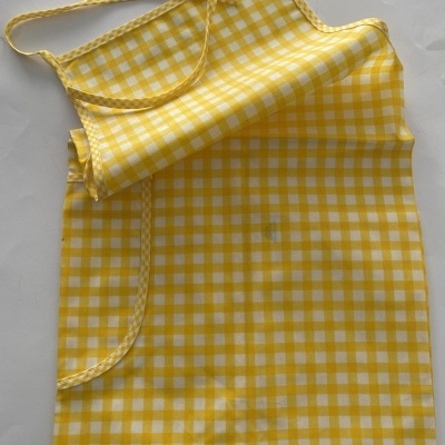 AVENTAL PLASTIFICADO XADREZ ''AMARELO E BRANCO''