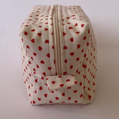 NÉCESSAIRE SIMPLES CORAÇÕES