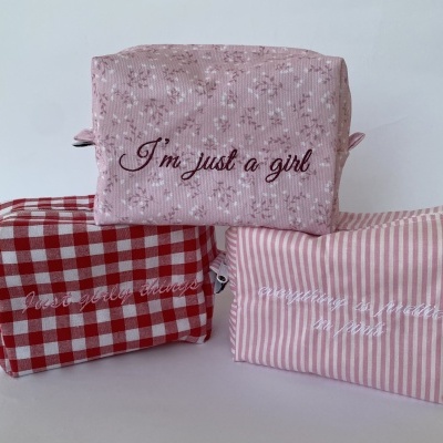 NÉCESSAIRE “I’M JUST A GIRL”