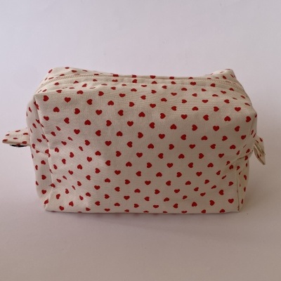 NÉCESSAIRE SIMPLES CORAÇÕES