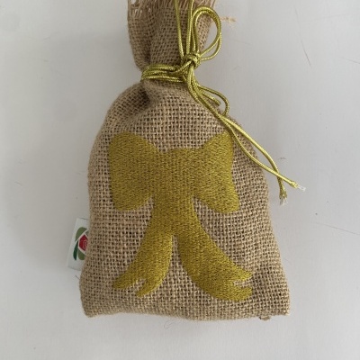 SAQUINHO COM ALFAZEMA ''LAÇO DOURADO''