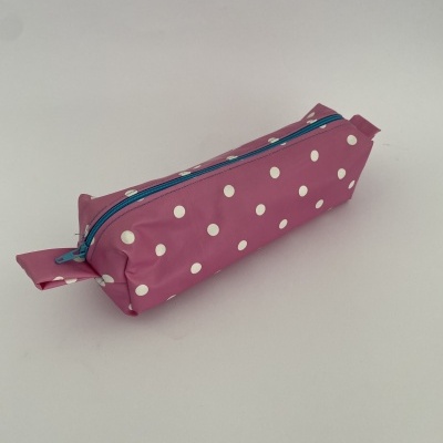 Estojo plastificado rosa c/ bolas brancas