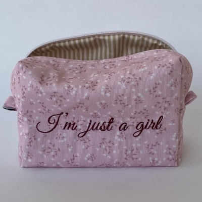 NÉCESSAIRE “I’M JUST A GIRL”