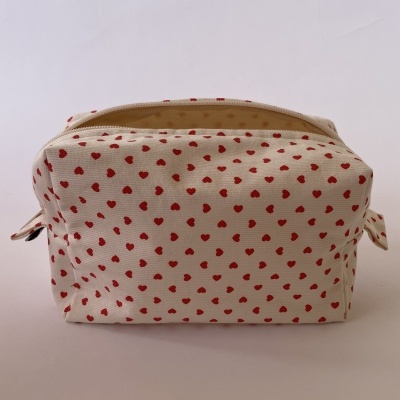 NÉCESSAIRE SIMPLES CORAÇÕES