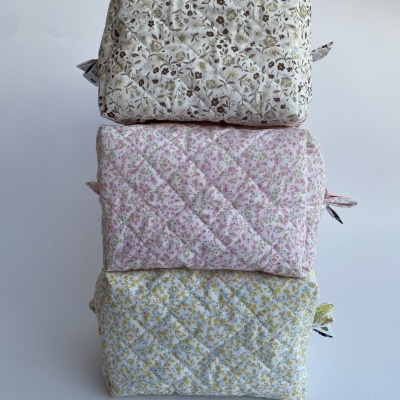 NÉCESSAIRE FLORAL BEGE