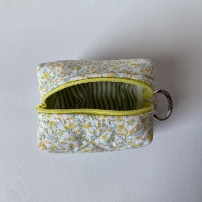 BOLSA PORTA-CHAVES FLORAL AMARELA