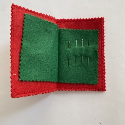 PORTA-AGULHAS ENCARNADO ''HOHOHO''