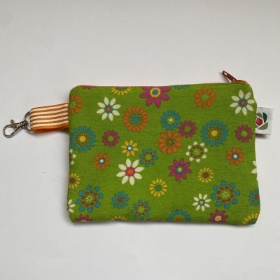 Nécessaire tecido verde c/ flores