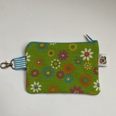 Nécessaire pequena tecido verde c/ flores