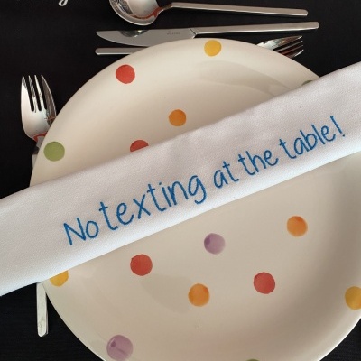 GUARDANAPO ''NO TEXTING AT THE TABLE''