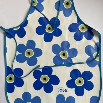 AVENTAL PLASTIFICADO CRIANÇA ''FLORES AZUIS''