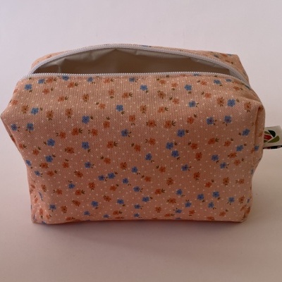 NÉCESSAIRE SIMPLES SALMÃO FLORAL