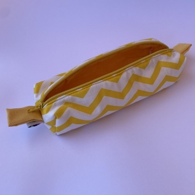 Estojo tecido zig zag amarelo/branco
