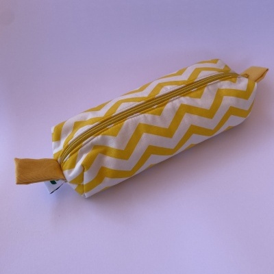 Estojo tecido zig zag amarelo/branco