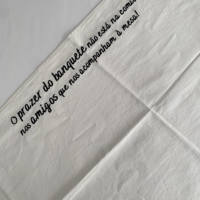 CAMINHO DE MESA BRANCO ''O PRAZER DO BANQUETE''