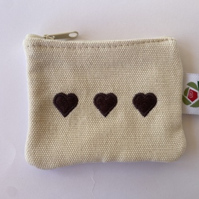 BOLSINHA CORAÇÕES CASTANHOS