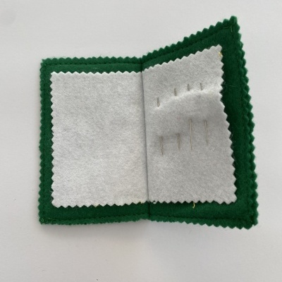 PORTA-AGULHAS VERDE ''HOHOHO''