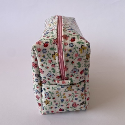 NÉCESSAIRE PLASTIFICADA FLORAL