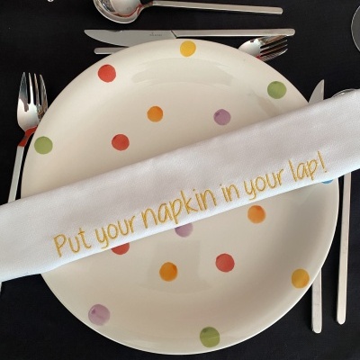 GUARDANAPO ''PUT YOUR NAPKIN IN YOUR LAP''