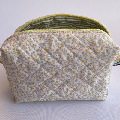 NÉCESSAIRE FLORAL AMARELA