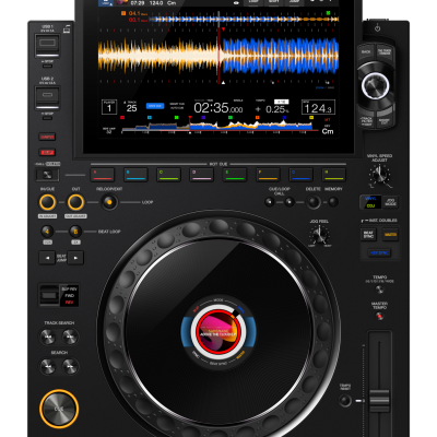 Equipamento DJ profissional preto CDJ-3000X com ecrã e vários botões coloridos e controlos