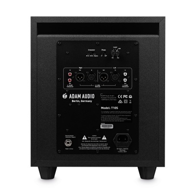 Subwoofer preto ADAM AUDIO modelo T10S visto pela traseira com conexões e etiquetas.