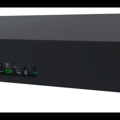 Aparelho eletrónico preto com portas de conexão na frente