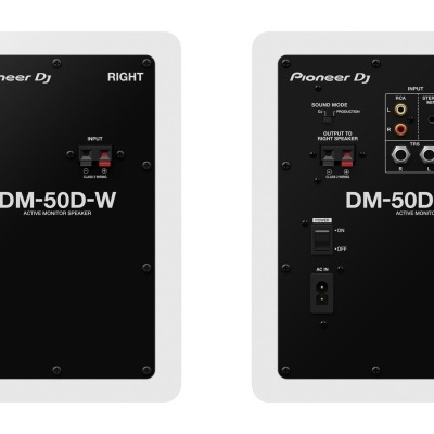 Verso de colunas ativas Pioneeri DJ DM-50D-W com entradas e interruptor de power