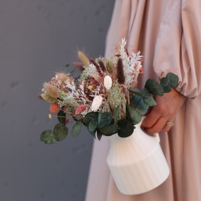 Jarro de mesa com flores