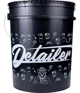 Balde preto de plástico com decoração branca e palavra Detailer