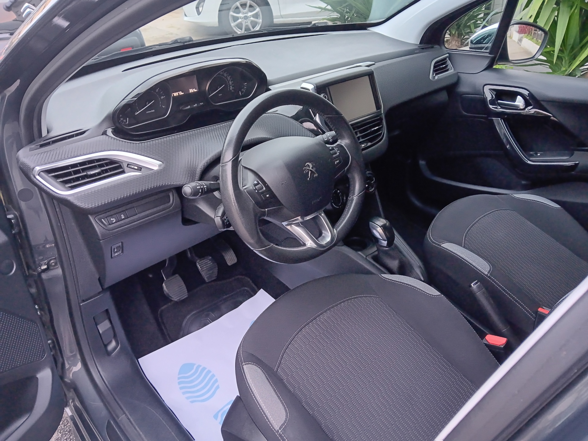 Peugeot 208 Style 1.2 82cv Peugeot 208 Style 1.2 82cv