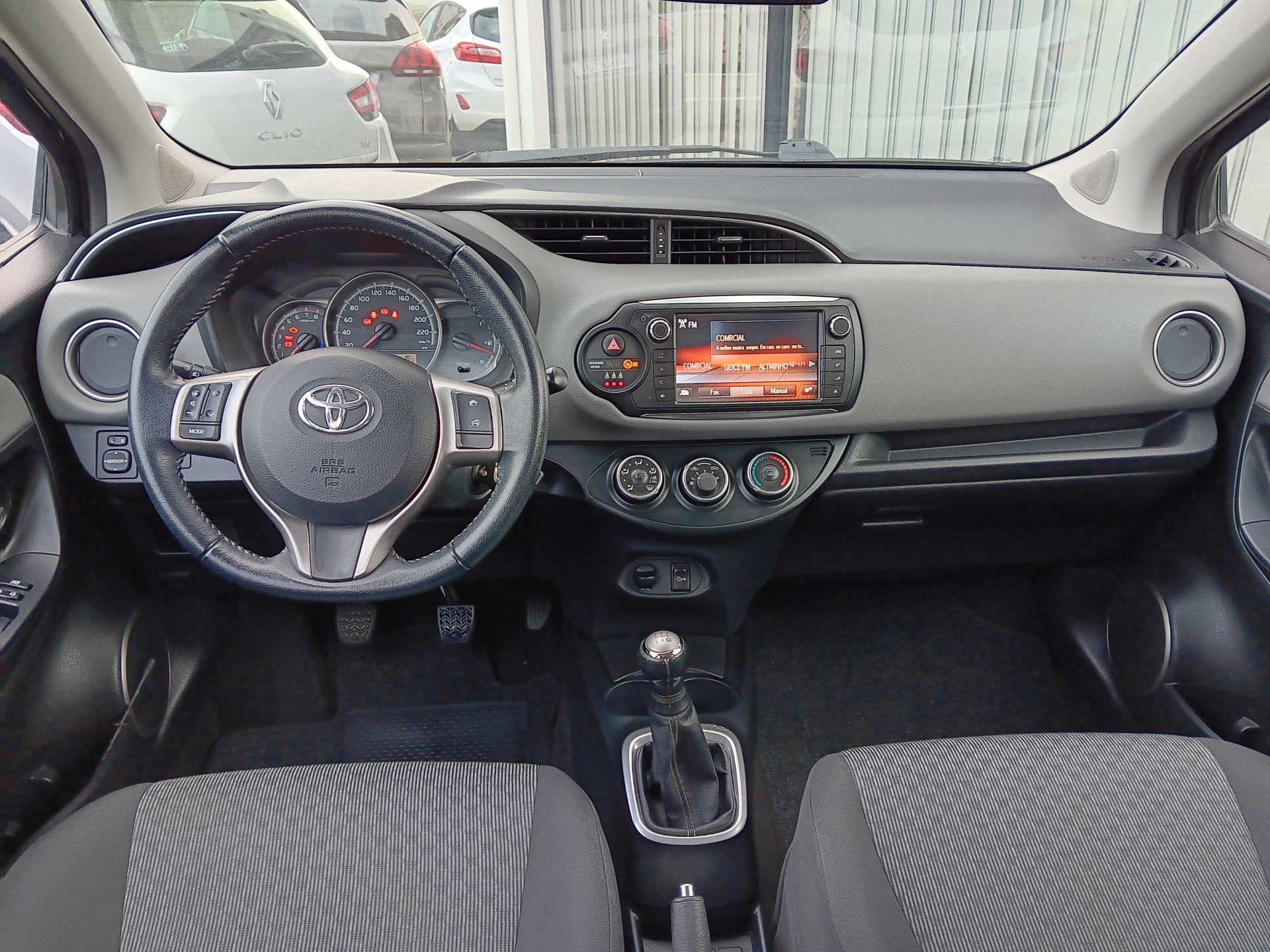 Toyota Yaris 1.0 VVT-i Active 68cv Toyota Yaris 1.0 VVT-i Active 68cv