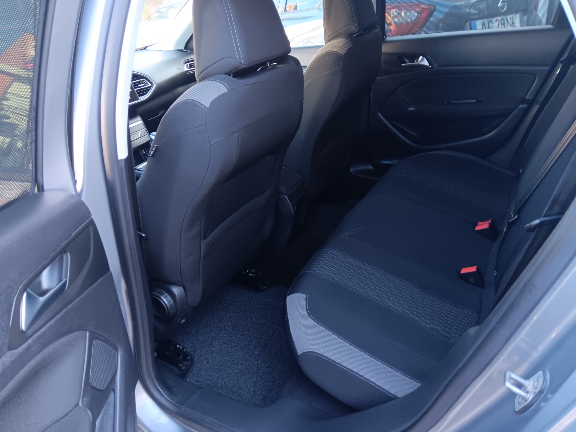 Peugeot 308 sw Style 1.6 HDi 100cv Peugeot 308 sw Style 1.6 HDi 100cv