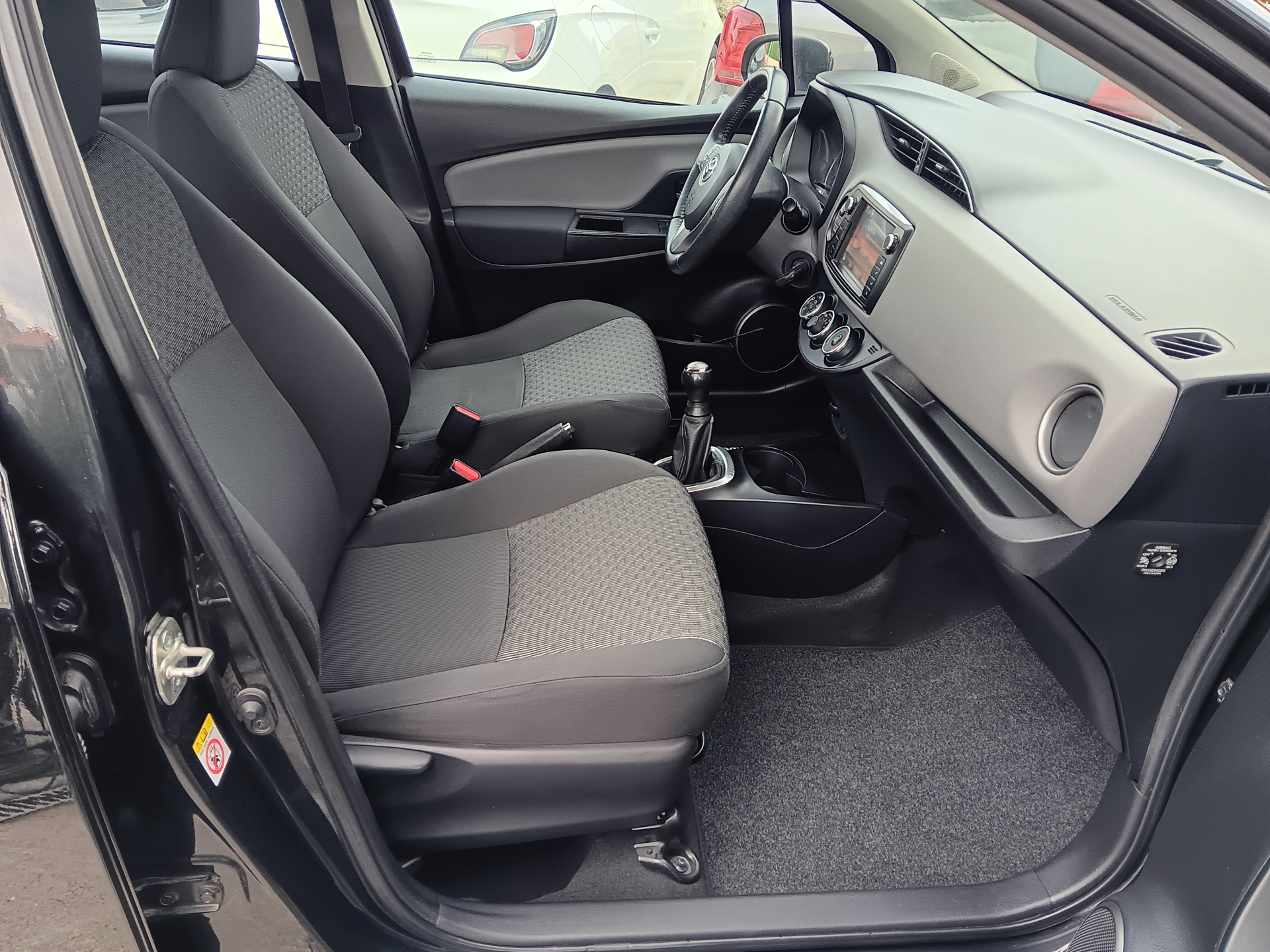 Toyota Yaris 1.0 VVT-i Active 68cv Toyota Yaris 1.0 VVT-i Active 68cv