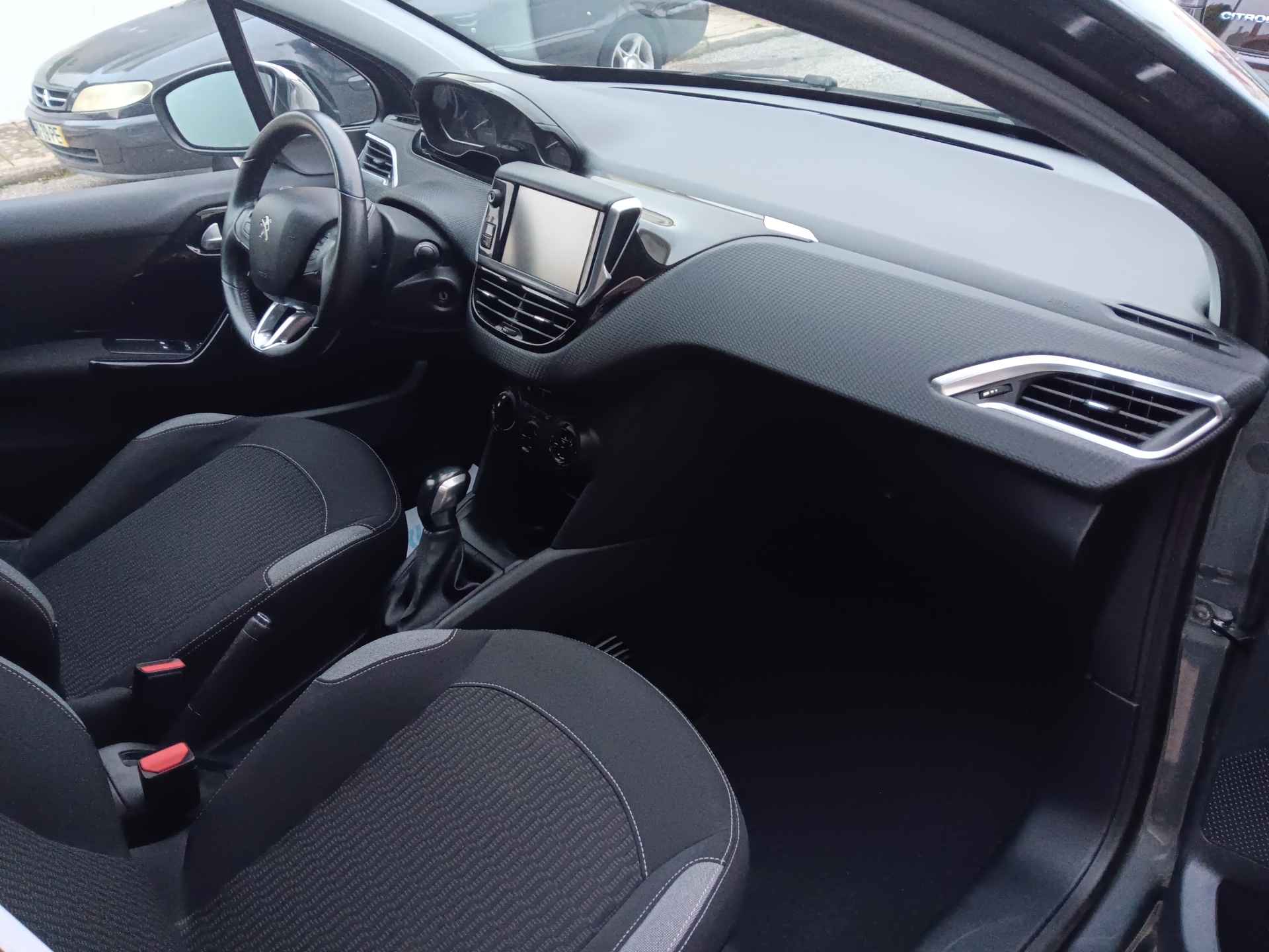 Peugeot 208 Style 1.2 82cv Peugeot 208 Style 1.2 82cv