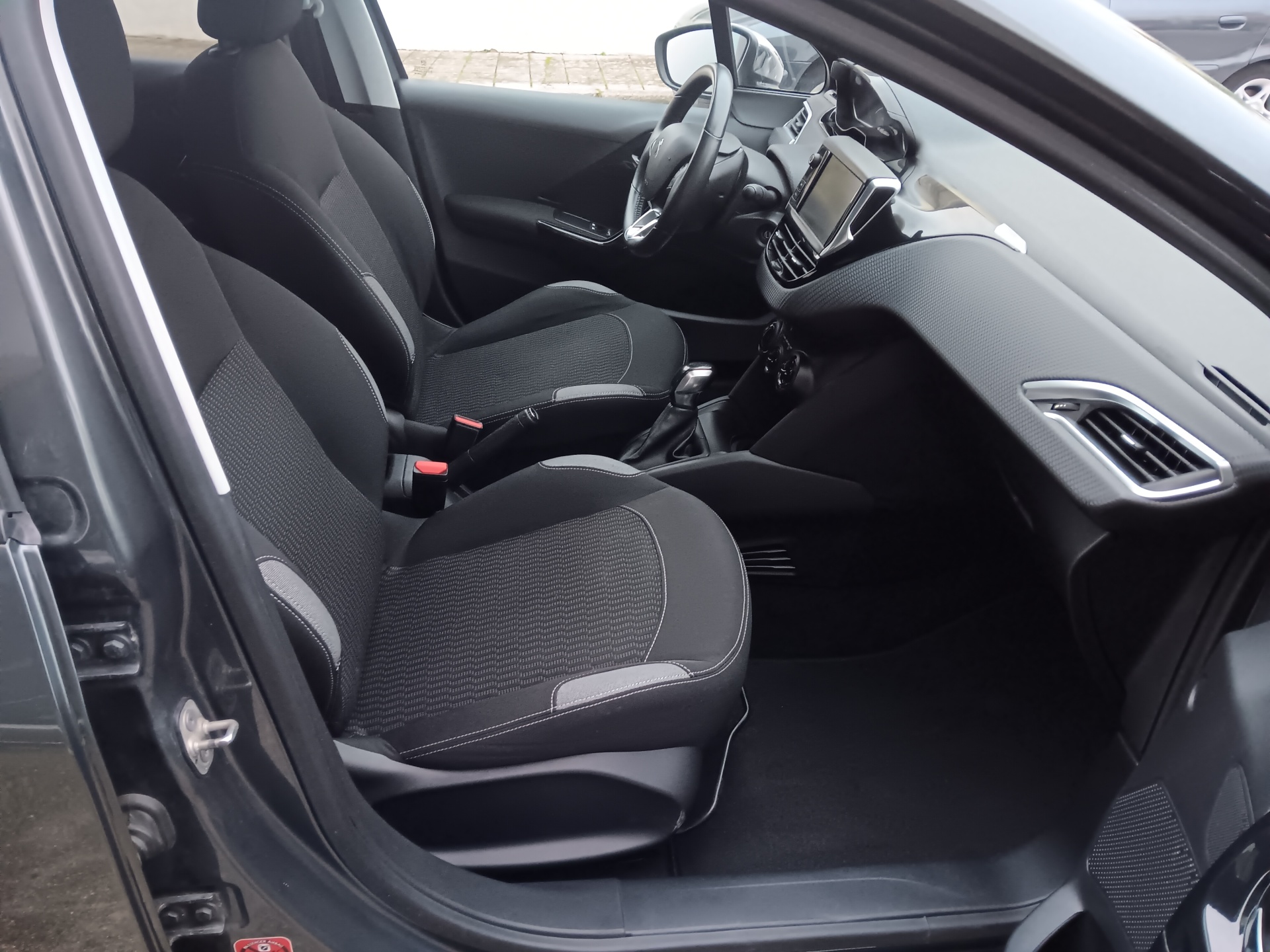 Peugeot 208 Style 1.2 82cv Peugeot 208 Style 1.2 82cv