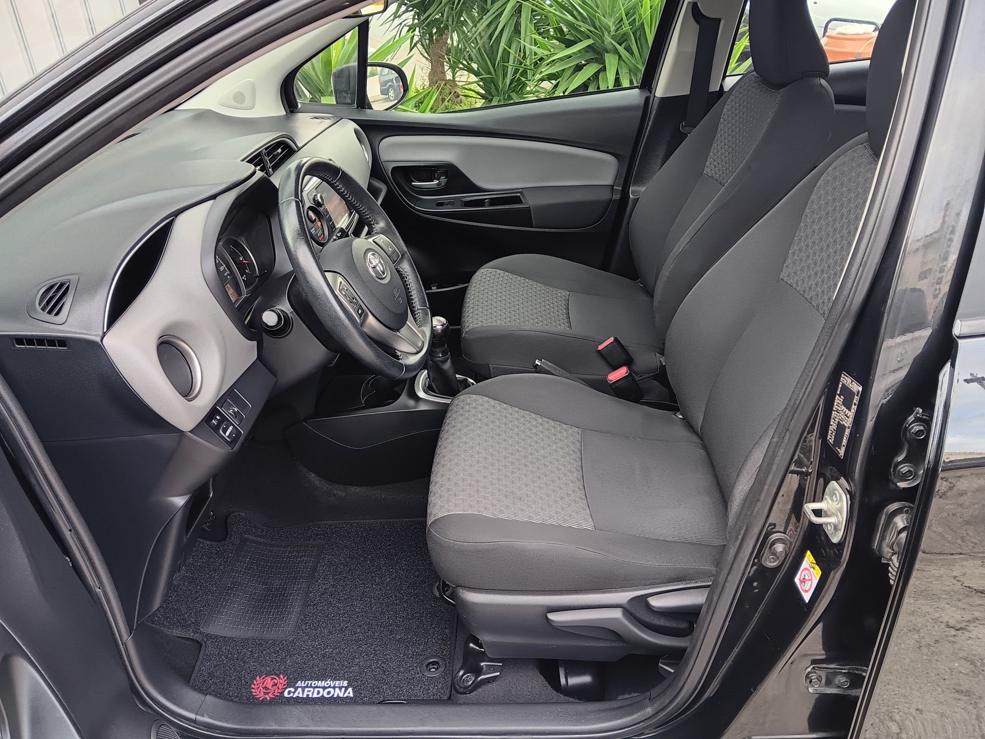 Toyota Yaris 1.0 VVT-i Active 68cv Toyota Yaris 1.0 VVT-i Active 68cv