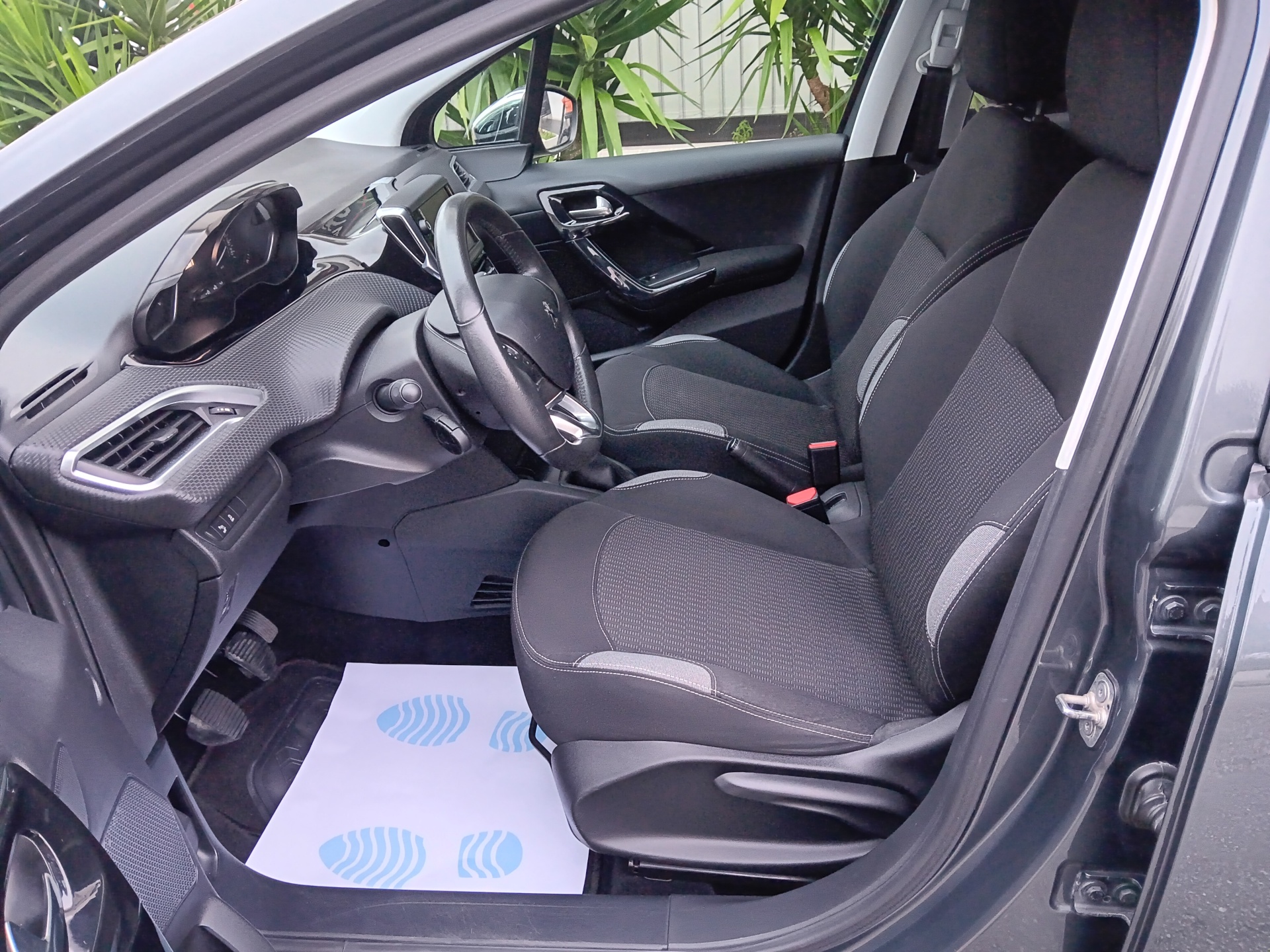 Peugeot 208 Style 1.2 82cv Peugeot 208 Style 1.2 82cv