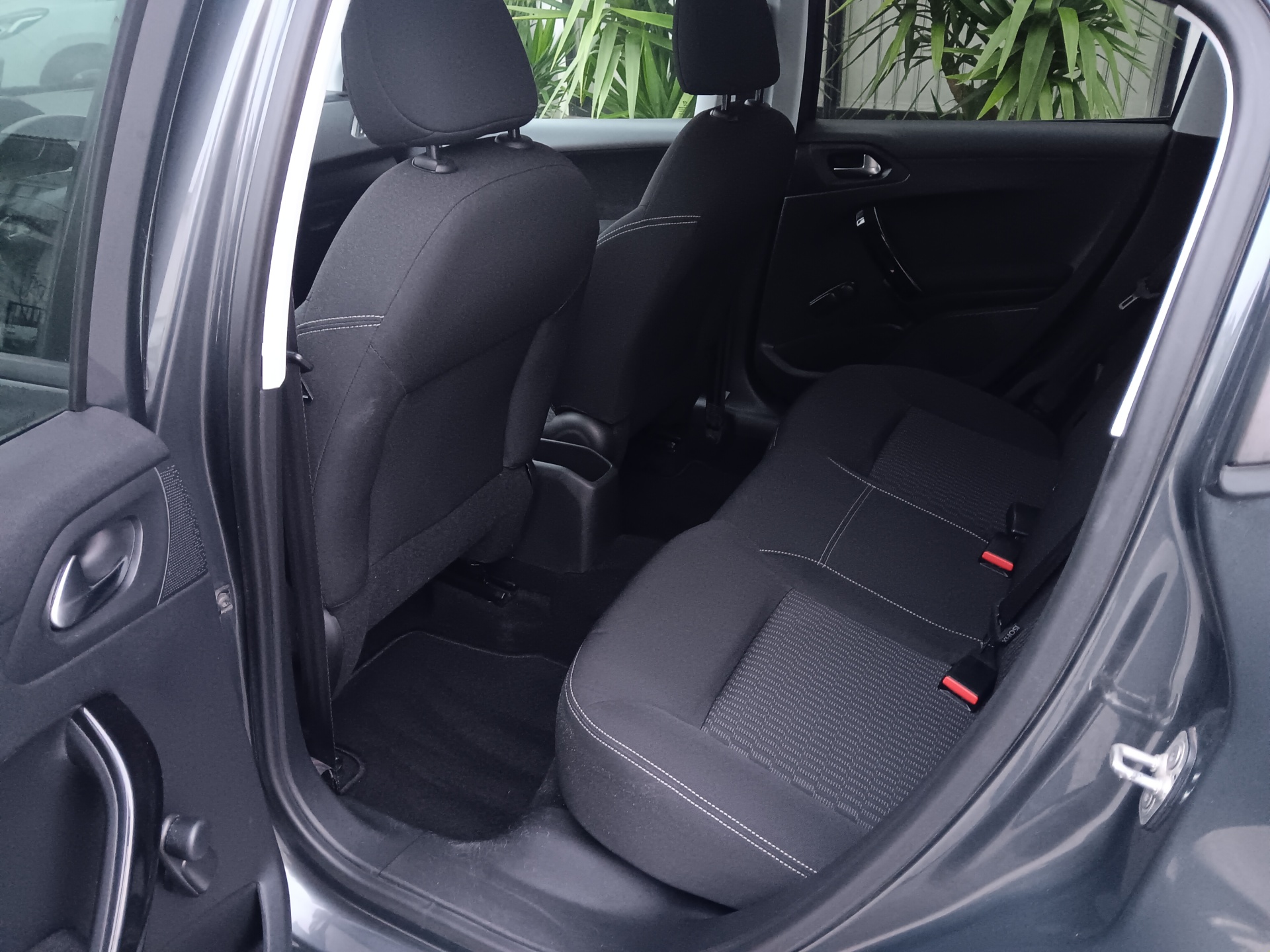 Peugeot 208 Style 1.2 82cv Peugeot 208 Style 1.2 82cv