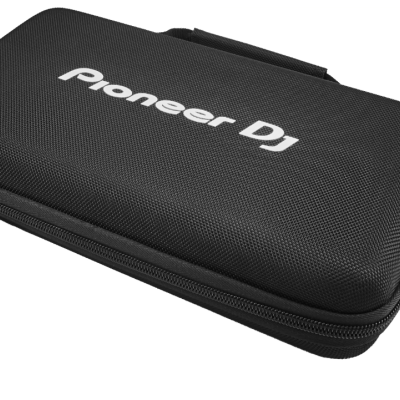 Estojo rígido preto Pioneer DJ com fecho e alça.