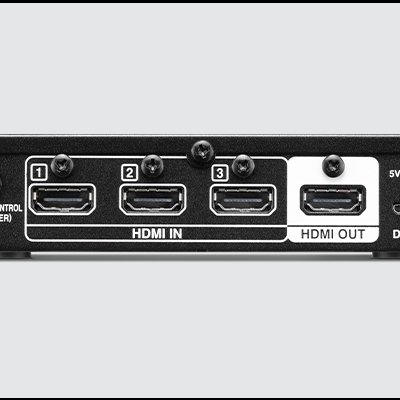 Dispositivo com portas HDMI e entradas para controlo remoto e DC.