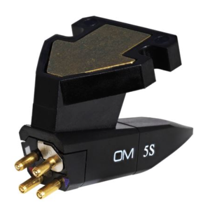Cartucho de agulha para gira-discos preto com pinos dourados e texto OM 5S