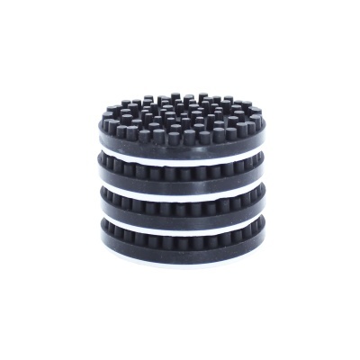 Tampas redondas preto e branco empilhadas com textura de botões