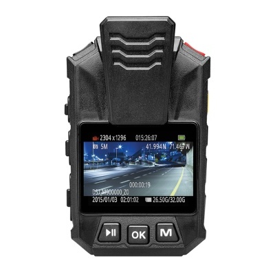 Câmara de vídeo digital preta com ecrã LCD e botões