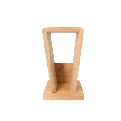 Suporte em madeira clara para tablet ou livro, design triangular.