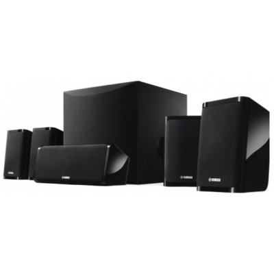 Conjunto de colunas Yamaha negras com subwoofer e quatro colunas adicionais