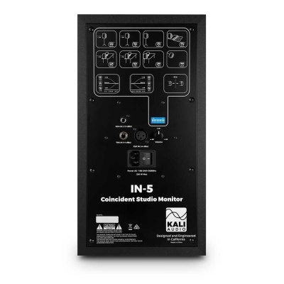 Parte traseira de monitor de estúdio KALI IN-5 preto com conexões e instruções