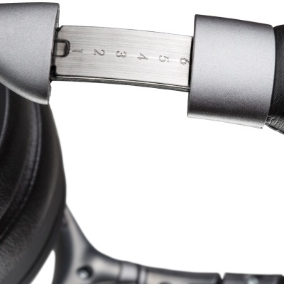 DENON AH-GC30NC - Auscultadores com Cancelamento de Ruído e Bluetooth em PRETO